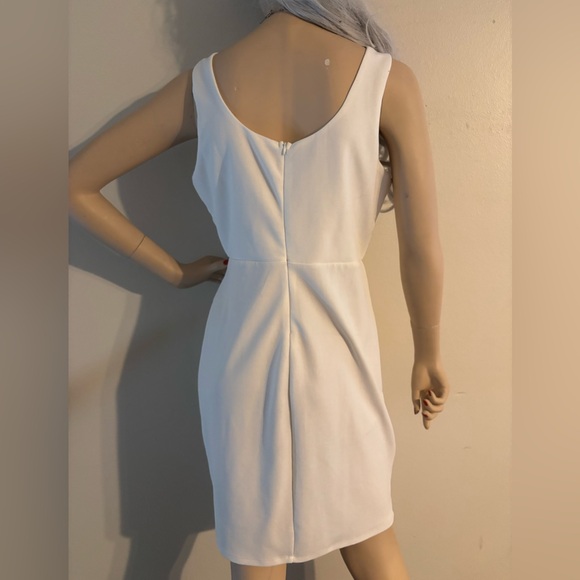 White sleeveless dress - Picture 11 of 11